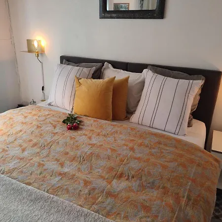 Seven Malo Apartment